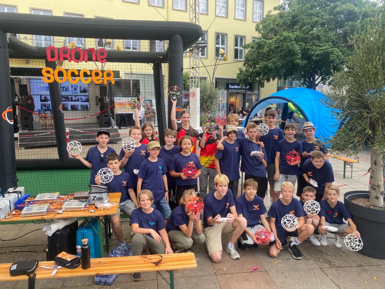 Z-LAB Bruchsal: Drone Soccer Team auf dem Marktplatz Bruchsal